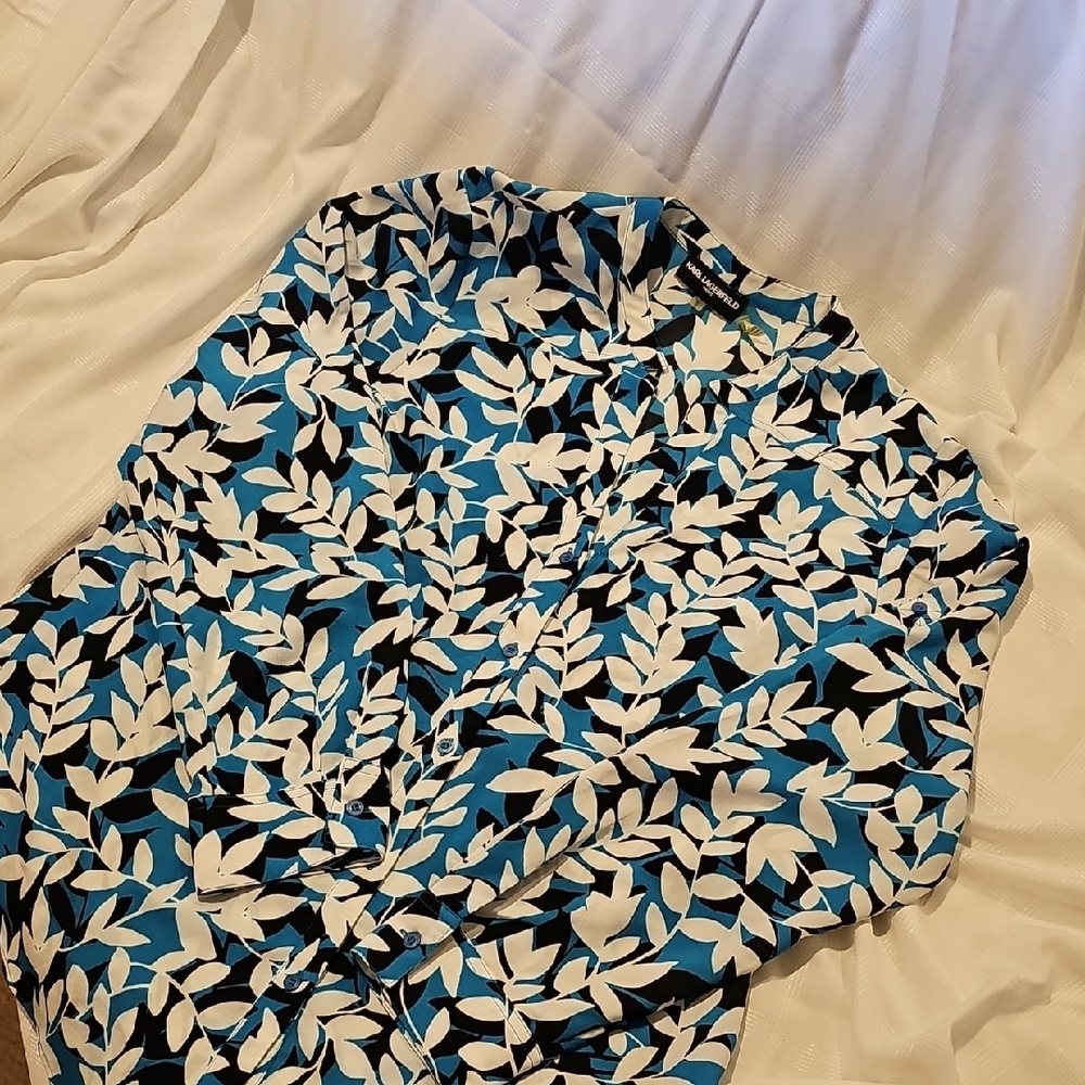 Karl Lagerfeld Blue and White Leaf Pattern Blouse Large